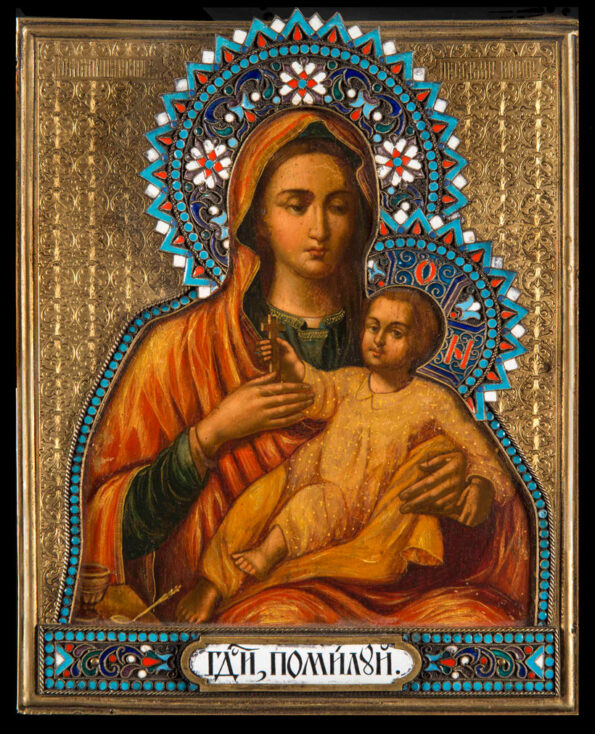 Icona Russa raffigurante Madonna con bambin Gesù in argento dorato e ritza a rilievo in smalti