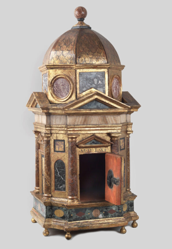 Tempio in legno e marmi policromi datato 1561