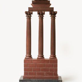 Monumento in Rosso Antico di Castore e Polluce