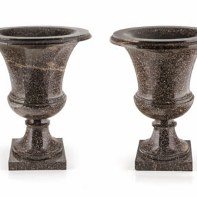 coppia di vasi in porfido svedese